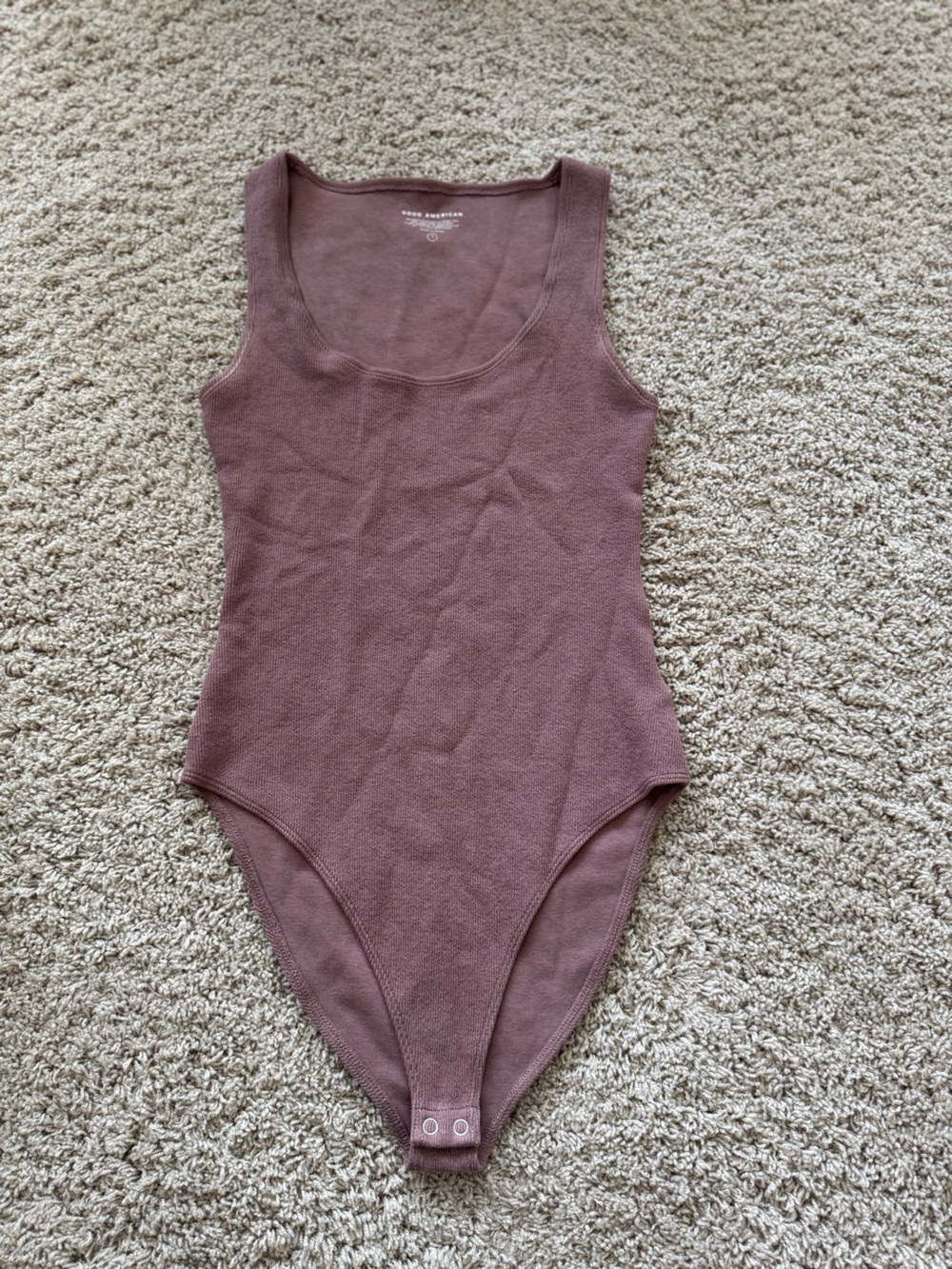 Good American Ribbed Scoop Neck Bodysuit in Mauve